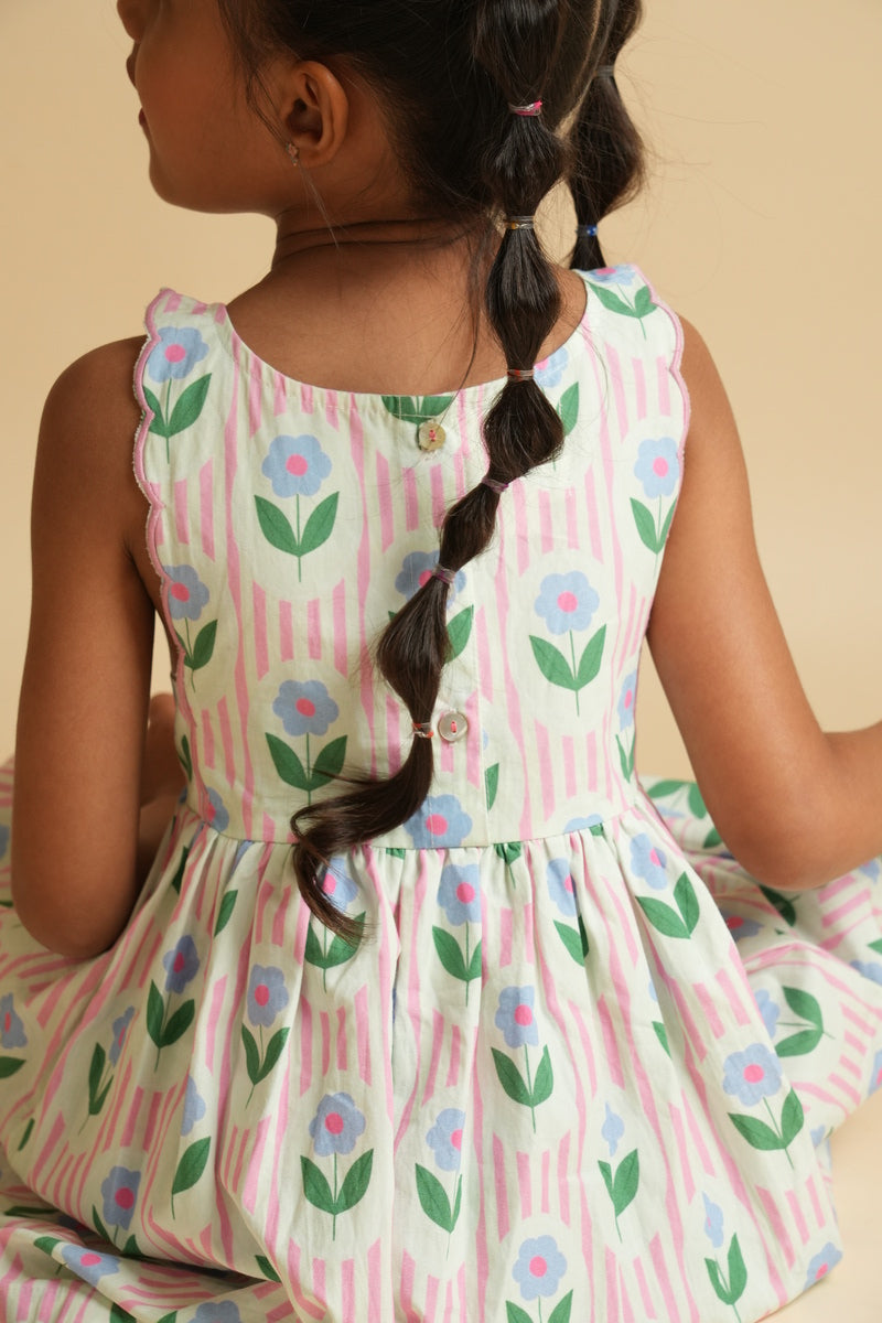 Girls Scalloped Back Cotton Dress – Vintage Floral Pop