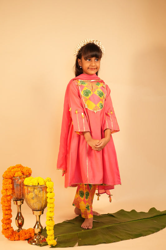 Gulabi Chandini – Kamal (Girls Kurta Pants Dupatta Set)