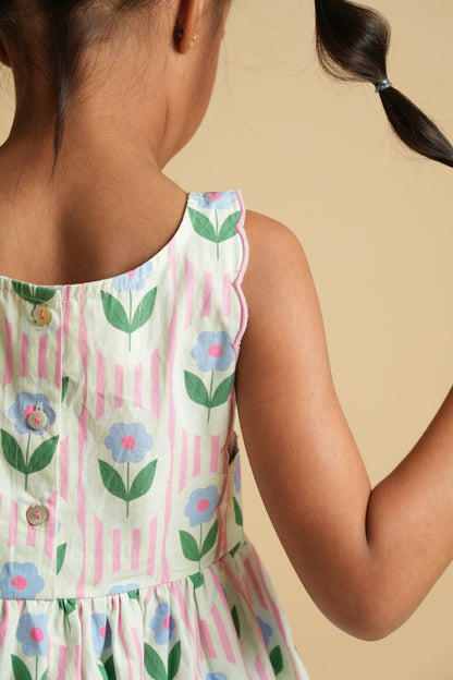 Girls Scalloped Back Cotton Dress – Vintage Floral Pop